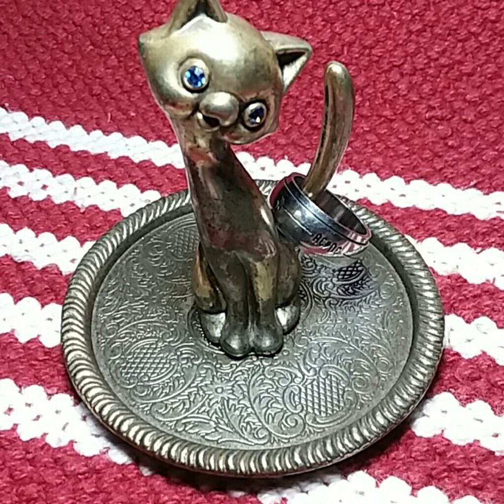 Antique Cat Ringholder